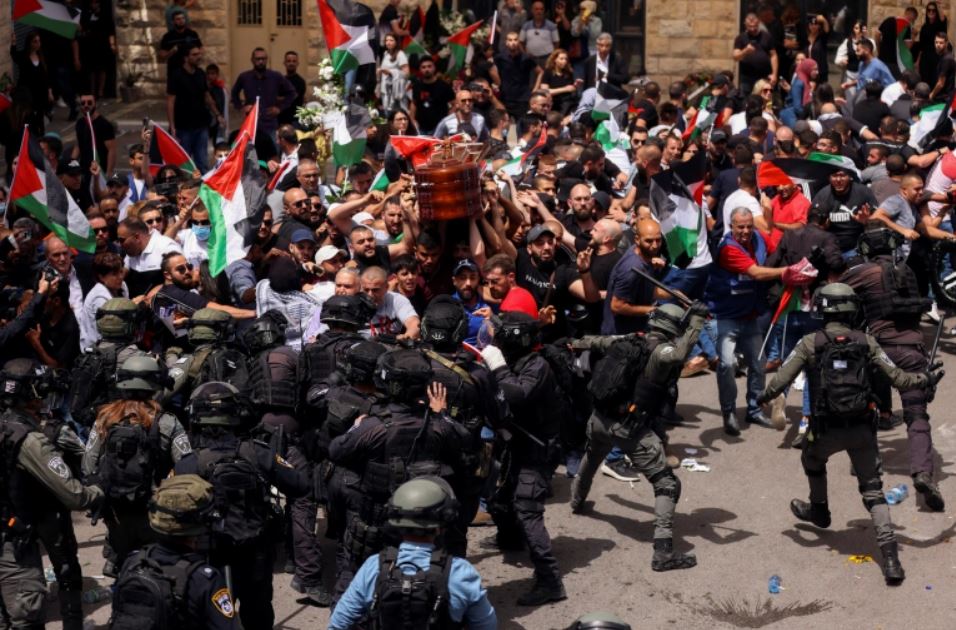 Izraelska policija najavila istragu nasilja na sahrani novinarke