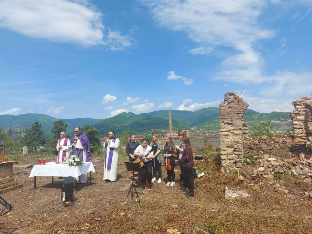 Misa i parastos na uređenom starom zeničkom groblju “Pod haldom” Misa i parastos na uređenom starom zeničkom groblju “Pod haldom”