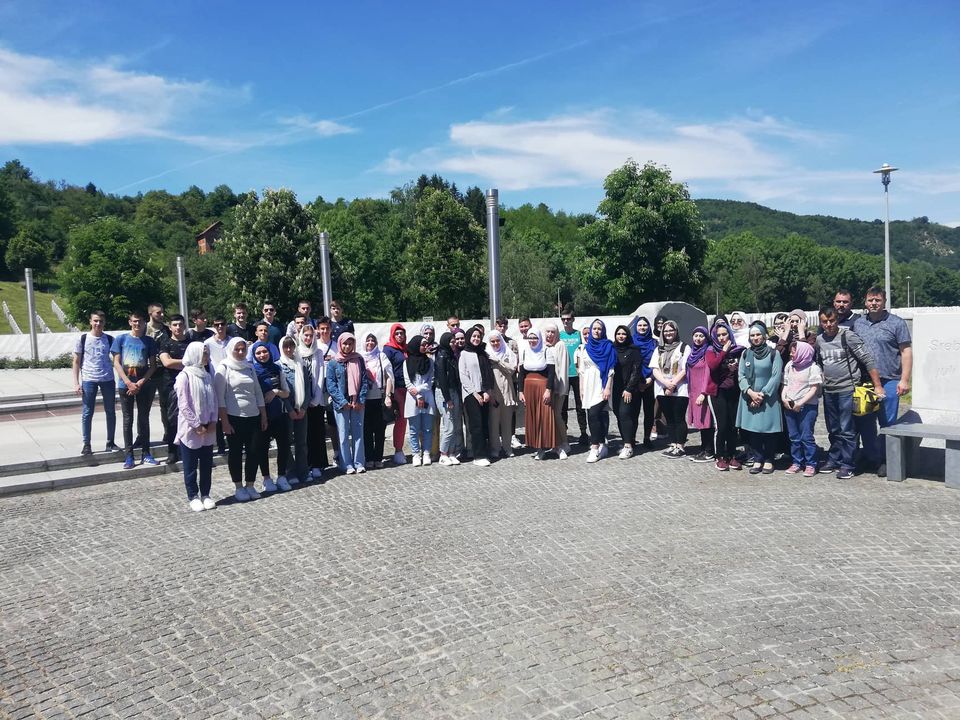 Učenici MSŠ “Hazim Šabanović” posjetili Memorijalni centar Potočari