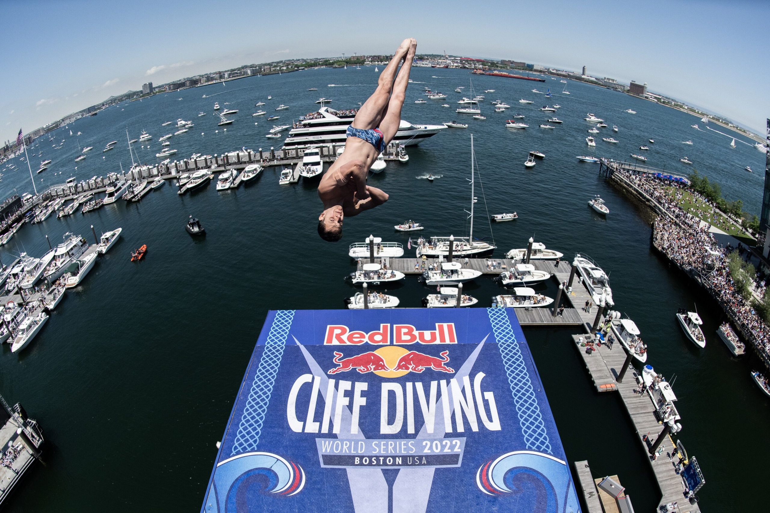 (VIDEO) Mladi par šokirao prvake na otvaranju Red Bull Cliff Diving sezone