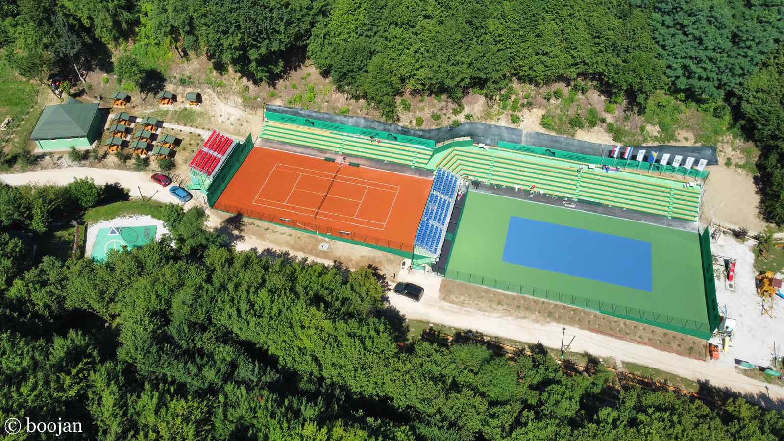 FOTO / Pogledajte kako izgledaju teniski tereni u parku “Ravne 2” dan prije dolaska Novaka Đokovića