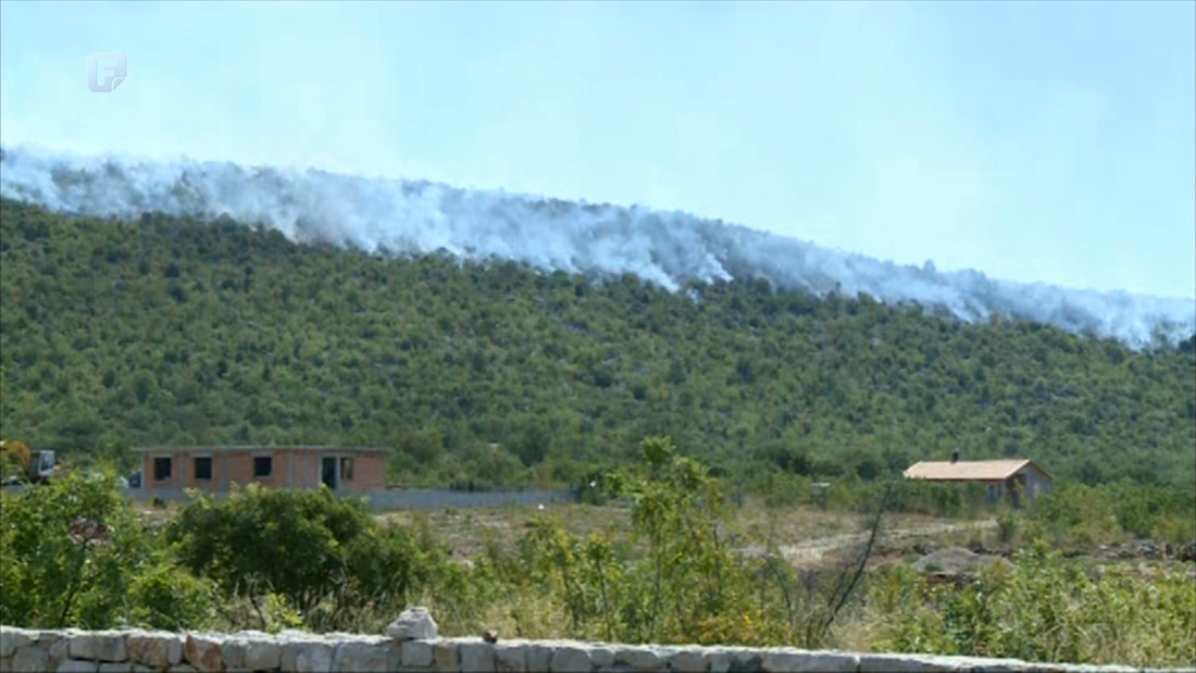 Požari u Čitluku i Čapljini i dalje su aktivni, na terenu je 40 vatrogasca