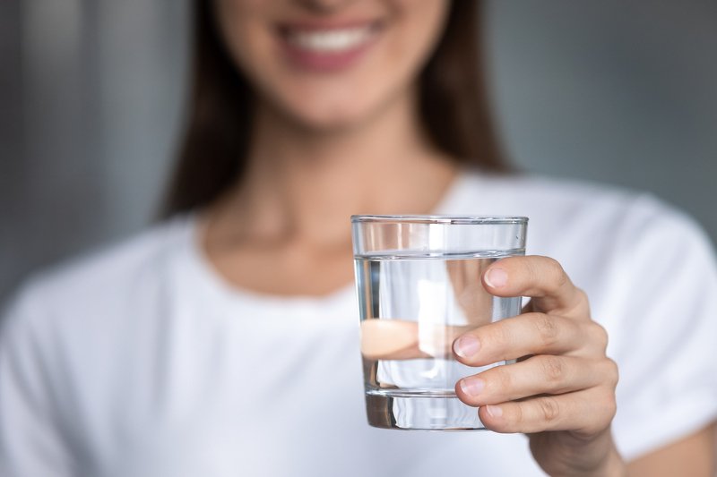 Može li ispijanje tople vode pomoći u mršavljenju