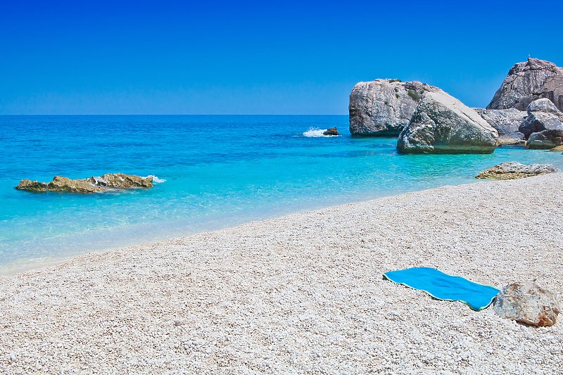 Italija: U torbama turista pronađeno 22 kilograma pijeska i školjki sa plaža na Sardiniji