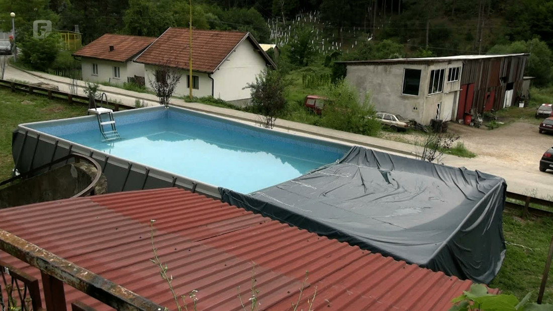 Priča o slozi komšija u Srebrenici: Djeci kupili bazen da budu zajedno