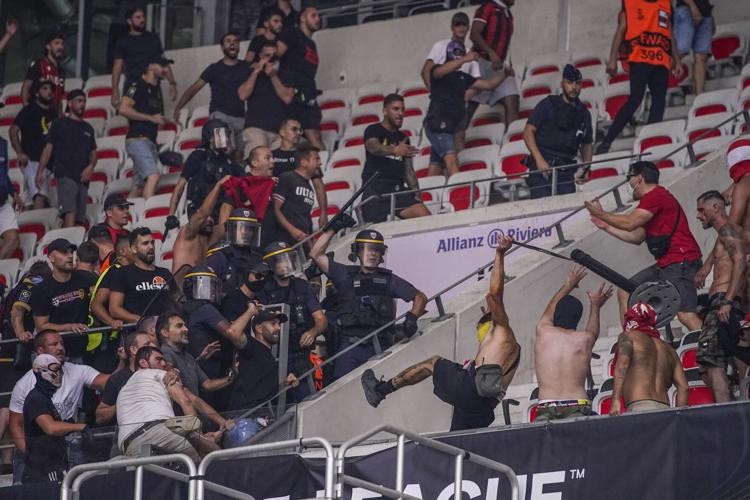 (VIDEO) PSG se distancirao od huligana umiješanih u tuču u Nici