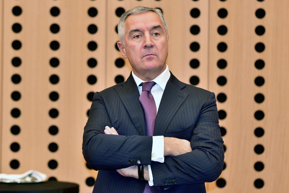 Parlamentarna većina potpisala inicijativu za razrješenje Mila Đukanovića