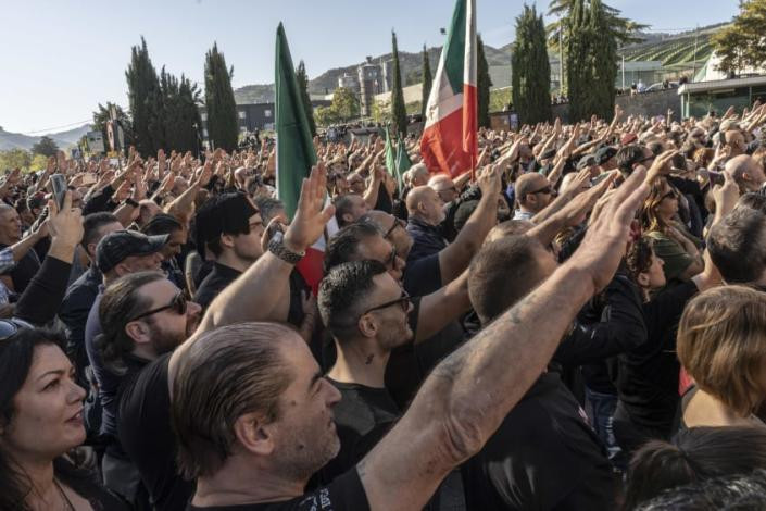 Hiljade ljudi marširalo u čast italijanskom fašističkom lideru Musoliniju