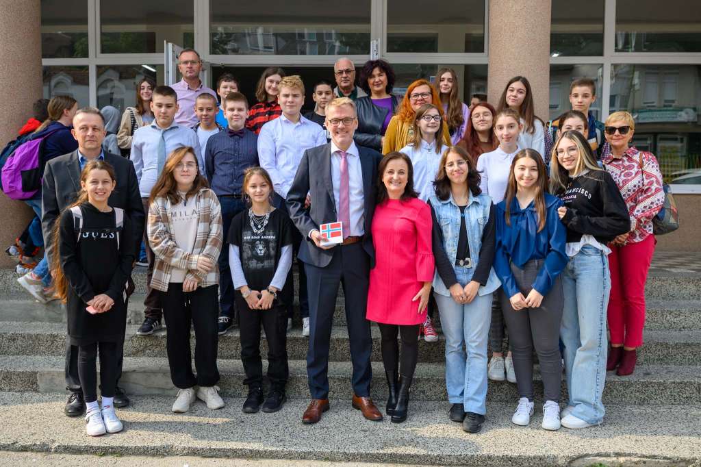Norveški ambasador Reinertsen posjetio Tešanj: Uložite u obrazovanje generacija koje dolaze