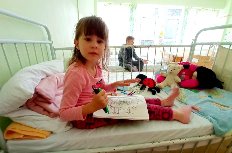 Humanitarci sa Buka uručili 5.000KM za liječenje djevojčice u Turskoj iz mjesta Seoča kod Visokog