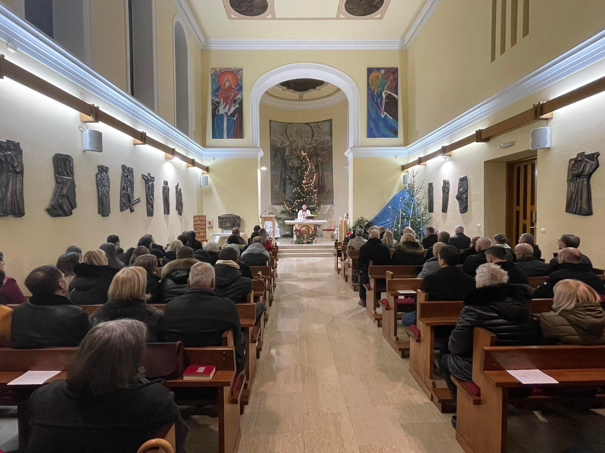 (VIDEO) Služena misa ponoćka u Franjevačkom samostanu u Visokom