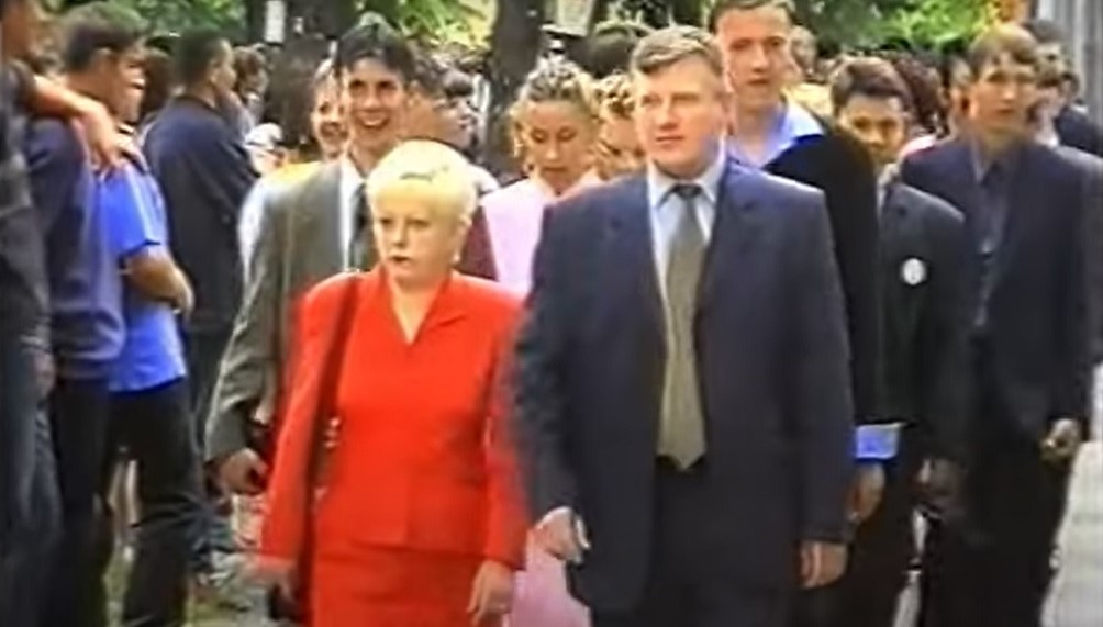 (VIDEO) Svečana promocija i defile maturanata MSŠ “Hazim Šabanović” 2000. godine