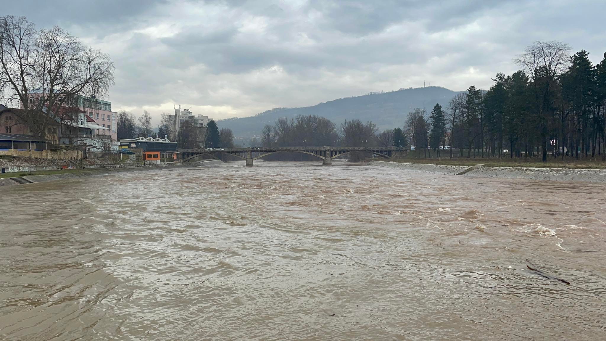 (VIDEO) Vodostaj rijeke Bosne u značajnom porastu