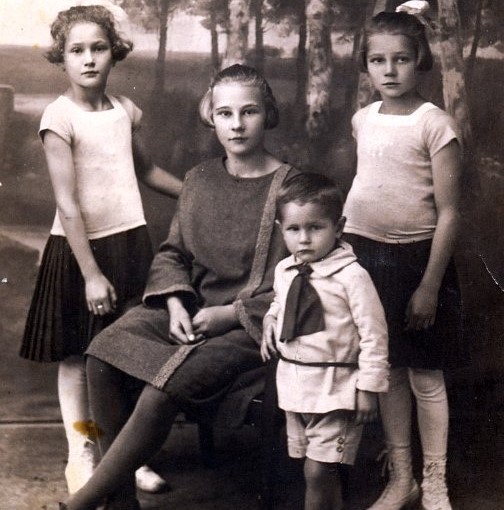 Tragom starih fotografija: Visočka apotekarska porodica Bohaček 1926.godine
