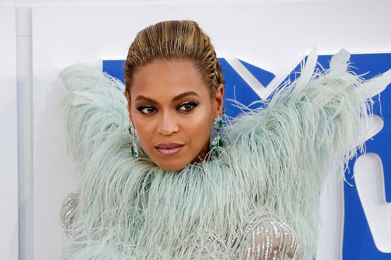 Beyonce odala počast Tini Turner pa dobila kritike, ismijavala njeno zlostavljanje u svom hitu