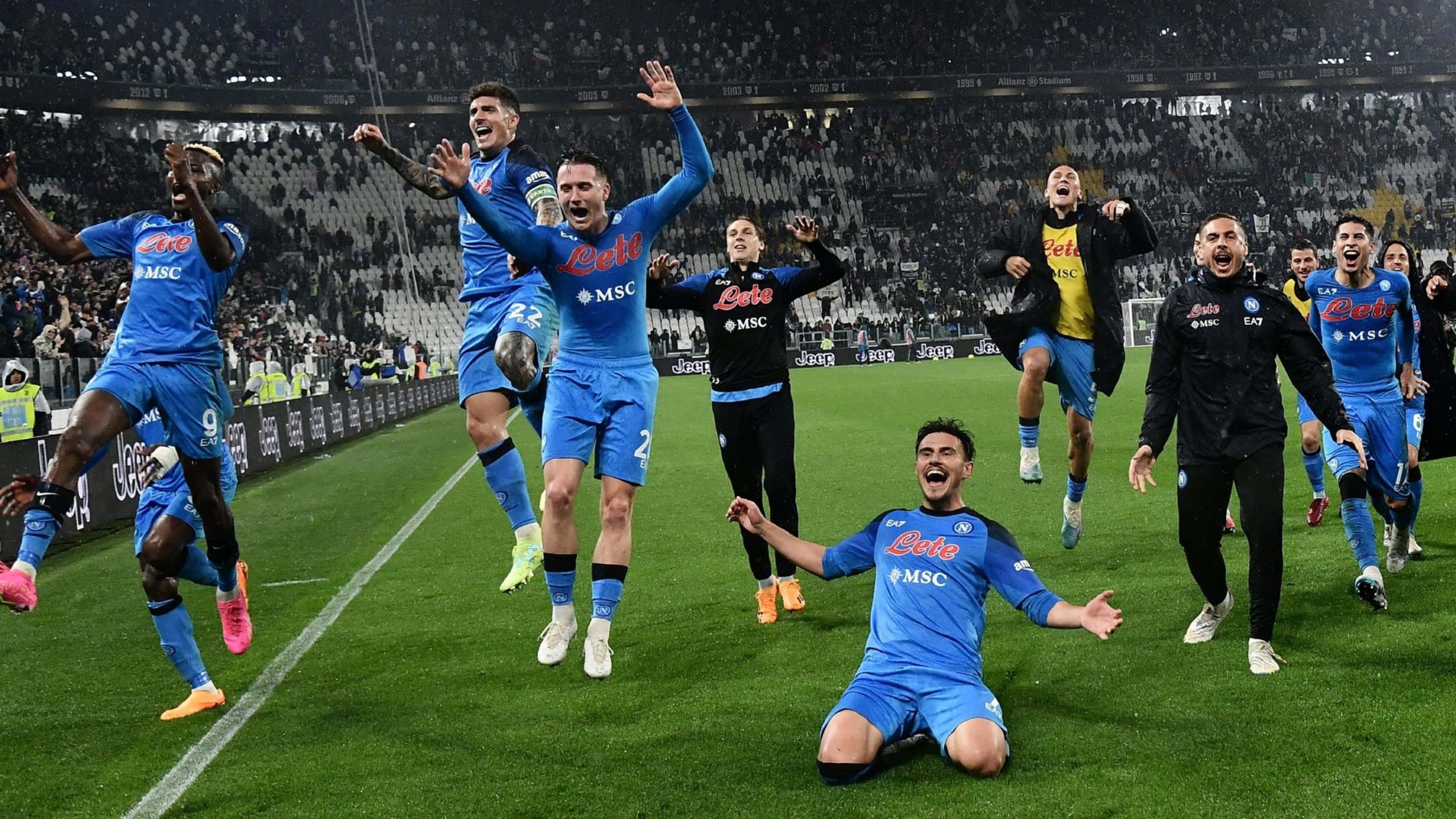 (VIDEO) Nogometaši Napolija prvaci Italije prvi put poslije 33 godine