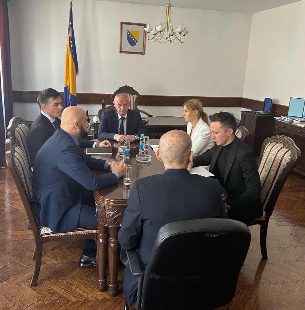 Ramo Isak i Vahidin Munjić sa delegacijom Ambasade Sjedinjenih Američkih Država u BiH