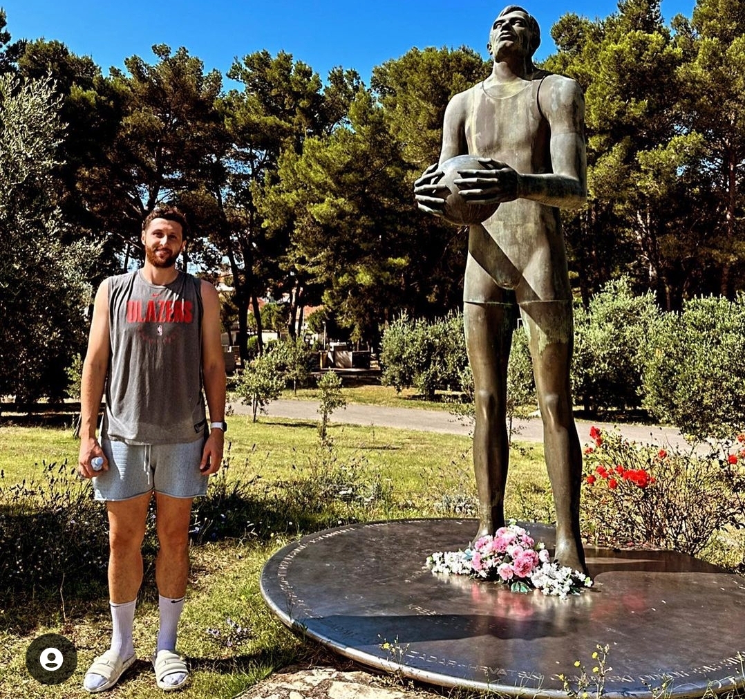 Nurkić održao košarkaški kamp u Vukovaru, a sad Zadranima poklanja novo igralište