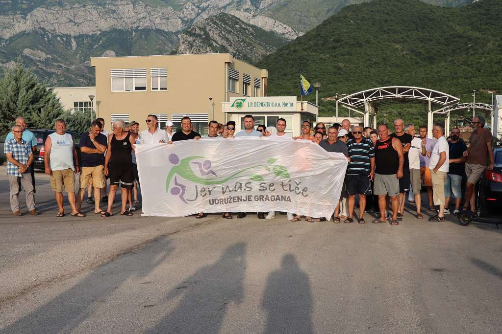 Građani Mostara opet prosvjedovali zbog deponije Uborak, traže njeno izmještanje na novu lokaciju