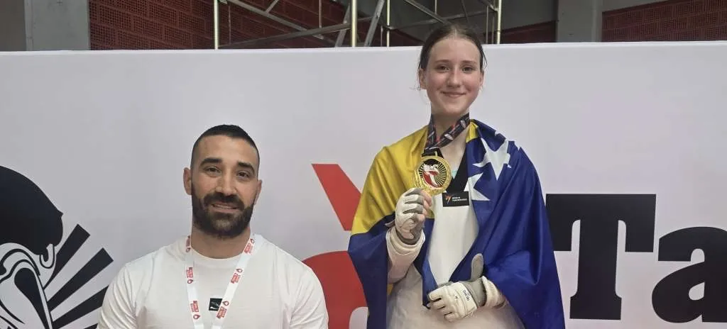 Uspjeh Taekwondo kluba iz Vogošće – Ema Mahmutović osvojila zlato, Emra Durmić bronzu